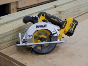 DeWalt Sub-Compact Round Noticed – Instruments In Motion